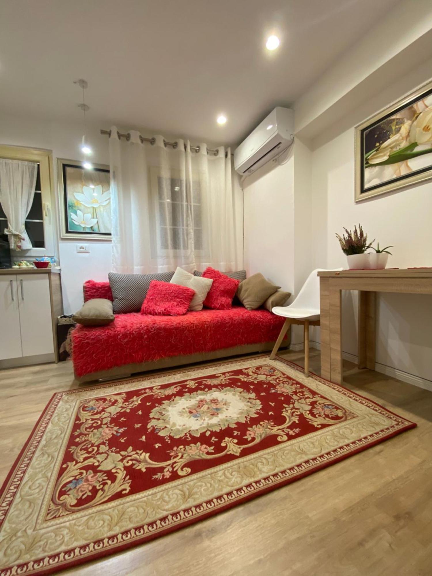 Central Welcoming Apartment In Tirana Exterior foto